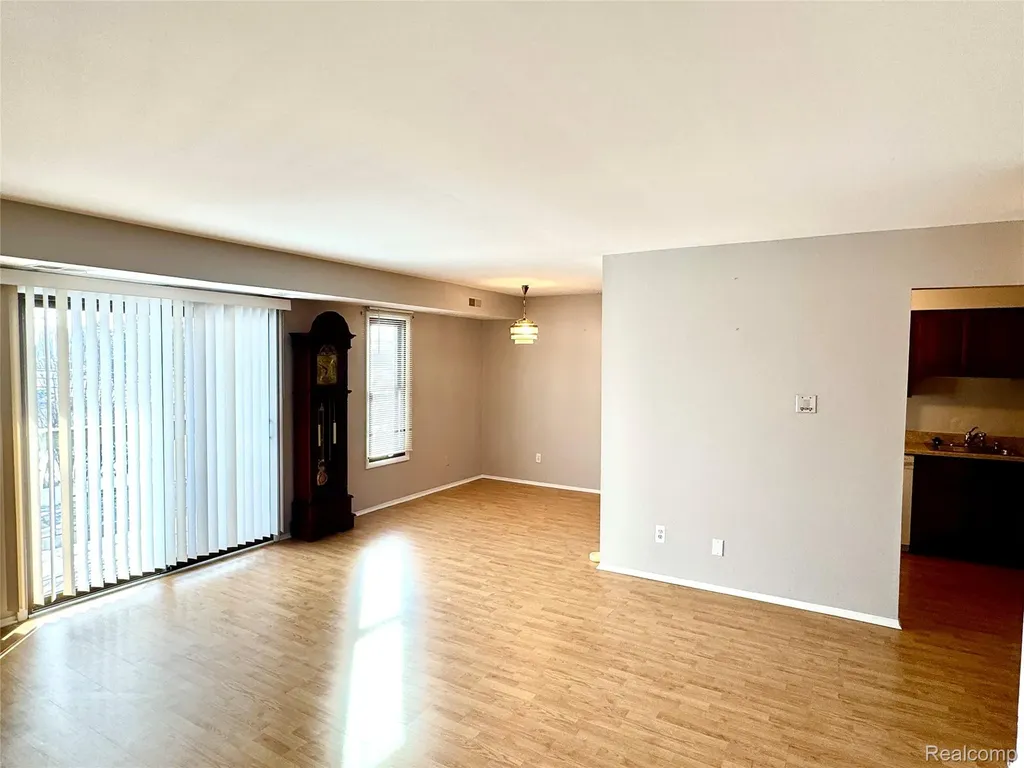30515 Fourteen Mile Farmington Hills City MI 48334