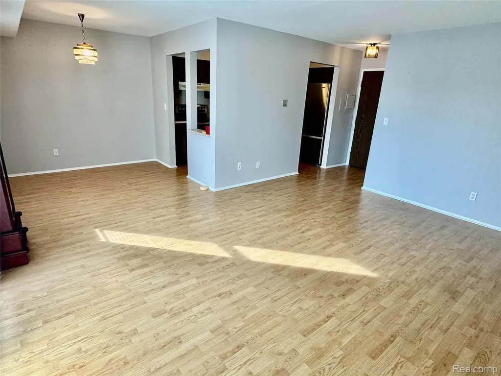 30515 Fourteen Mile Farmington Hills City MI 48334