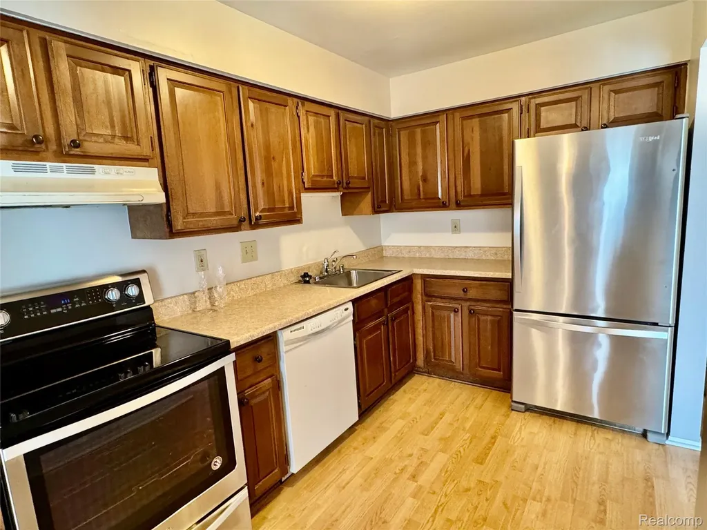 30515 Fourteen Mile Farmington Hills City MI 48334