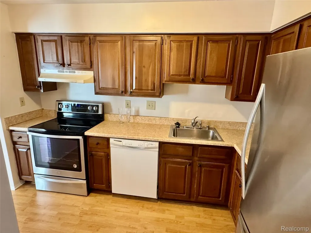 30515 Fourteen Mile Farmington Hills City MI 48334