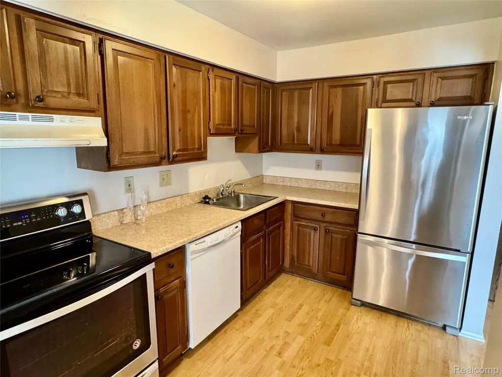 30515 Fourteen Mile Farmington Hills City MI 48334