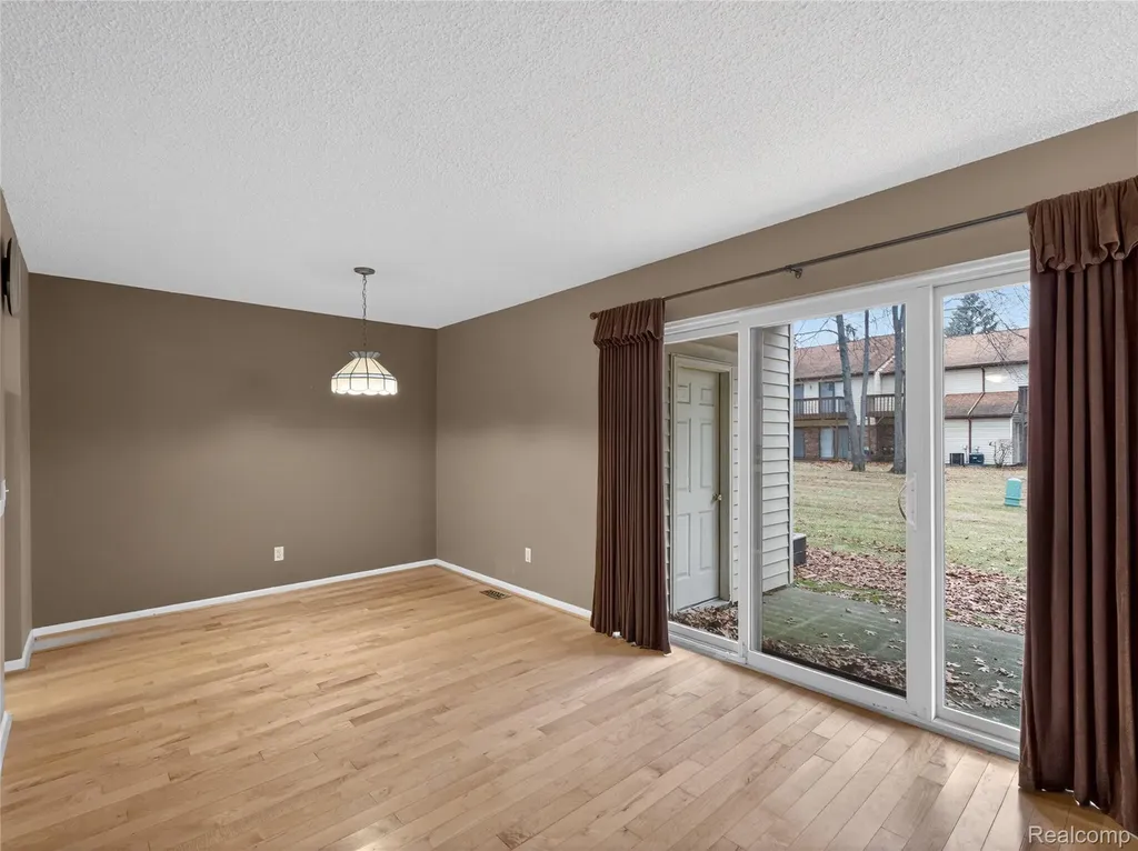 35652 Castlewood Court Westland City MI 48185