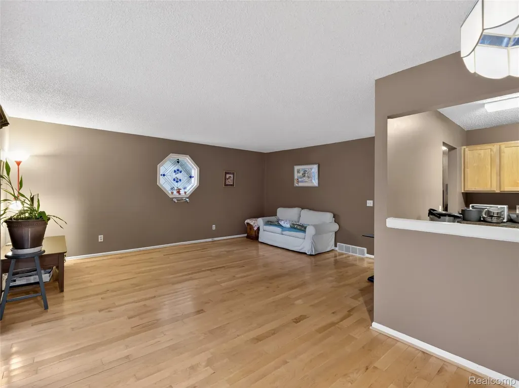 35652 Castlewood Court Westland City MI 48185