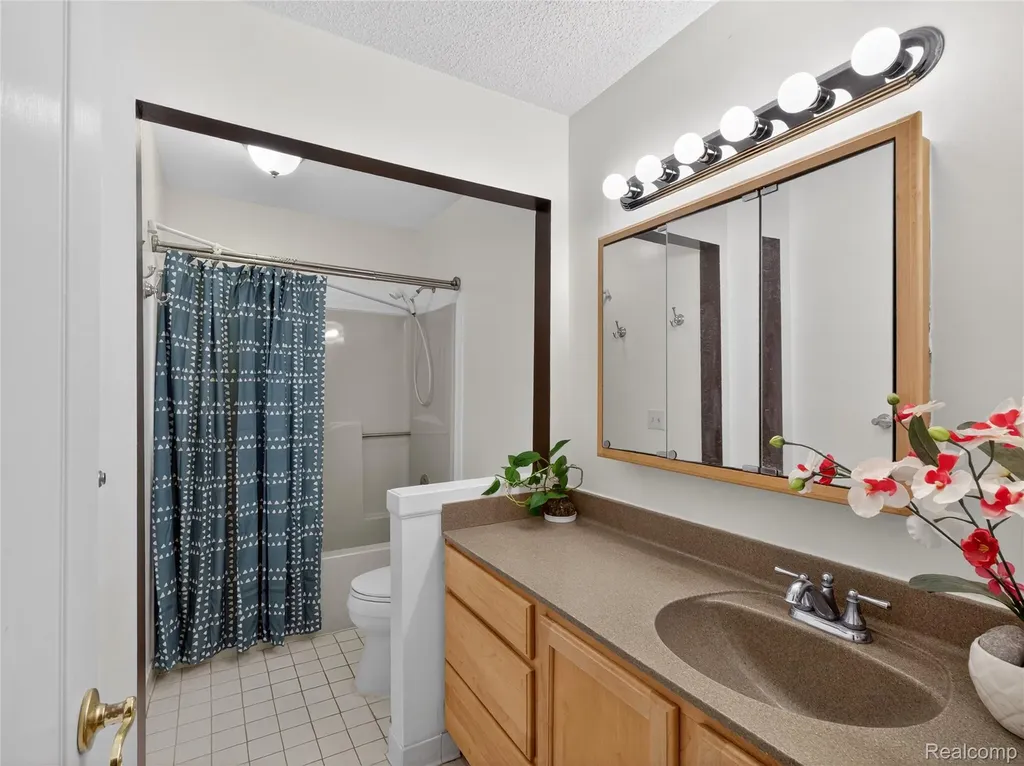 35652 Castlewood Court Westland City MI 48185
