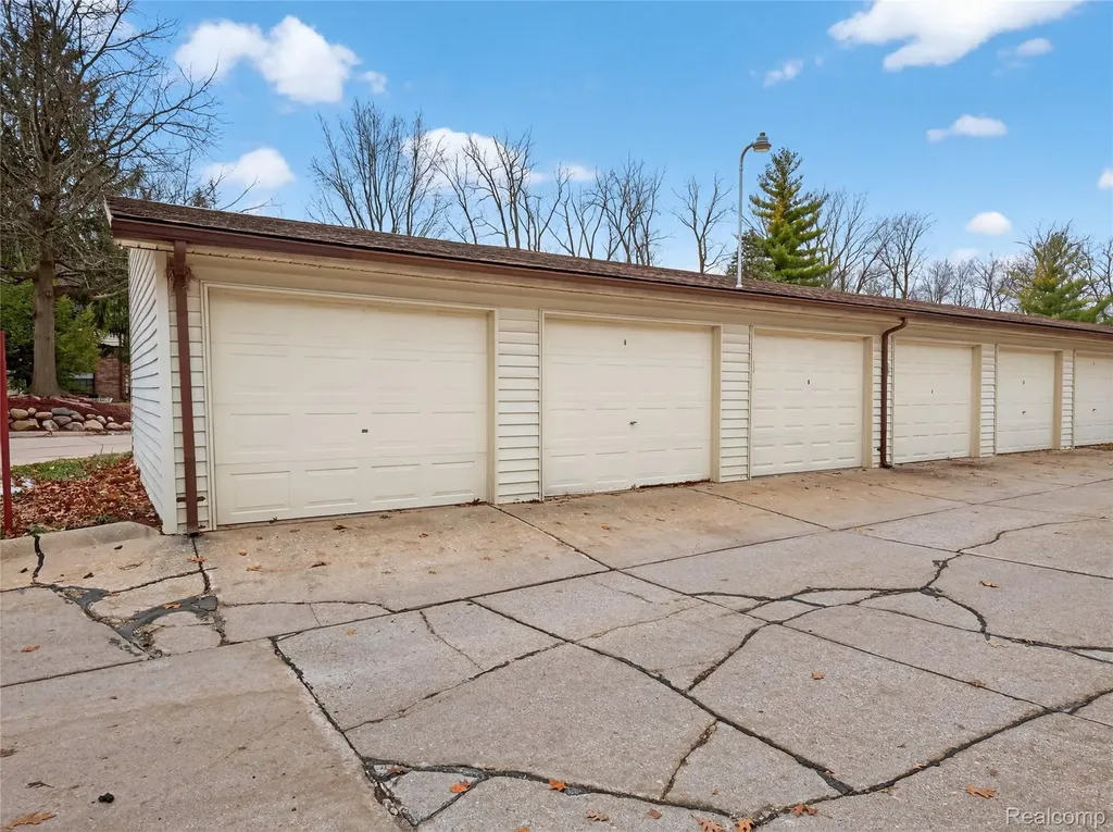 35652 Castlewood Court Westland City MI 48185