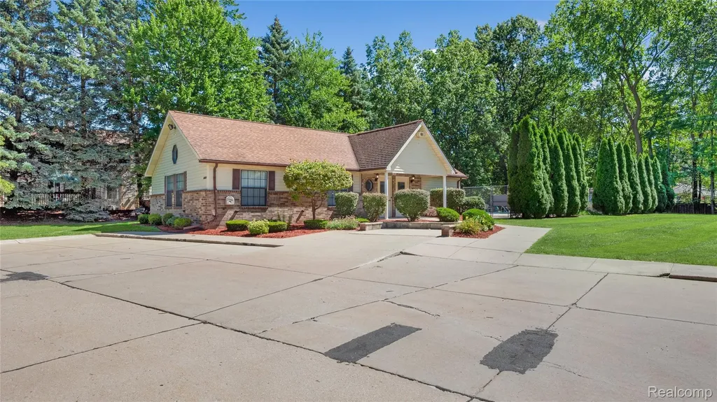35652 Castlewood Court Westland City MI 48185