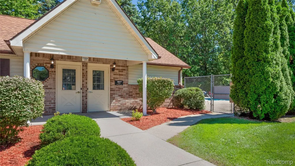 35652 Castlewood Court Westland City MI 48185