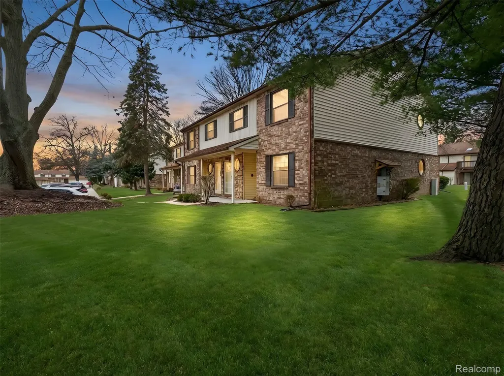 35652 Castlewood Court Westland City MI 48185