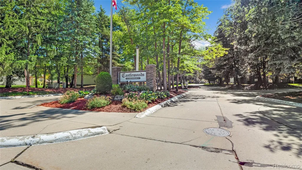 35652 Castlewood Court Westland City MI 48185