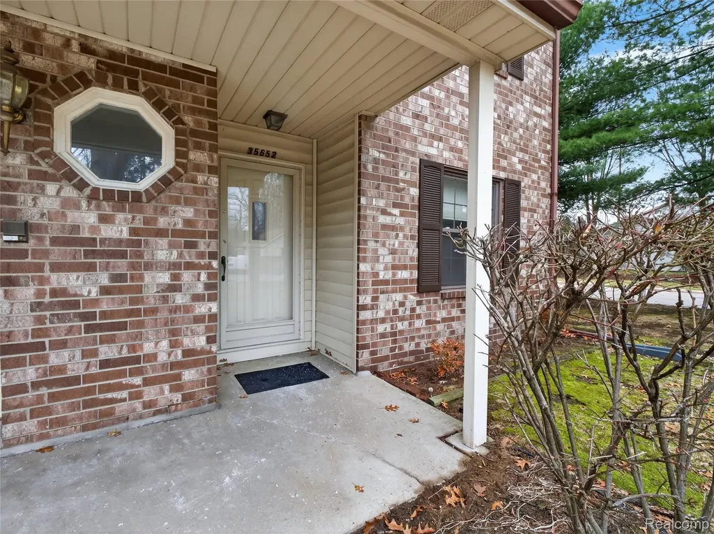 35652 Castlewood Court Westland City MI 48185