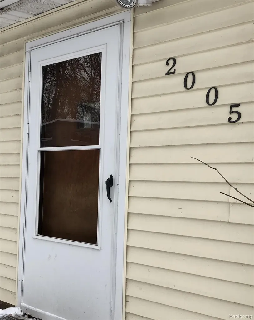 2005 Fairfield Avenue Wixom City MI 48393