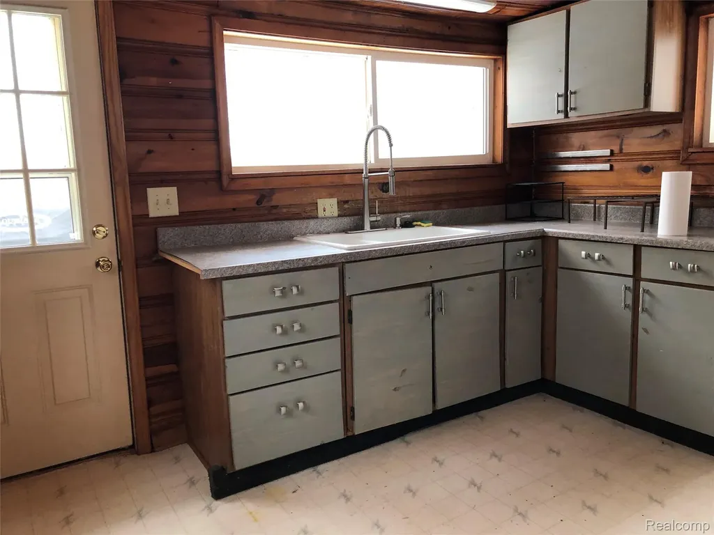 2005 Fairfield Avenue Wixom City MI 48393