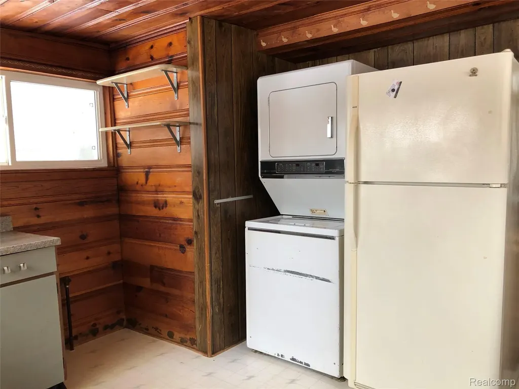 2005 Fairfield Avenue Wixom City MI 48393