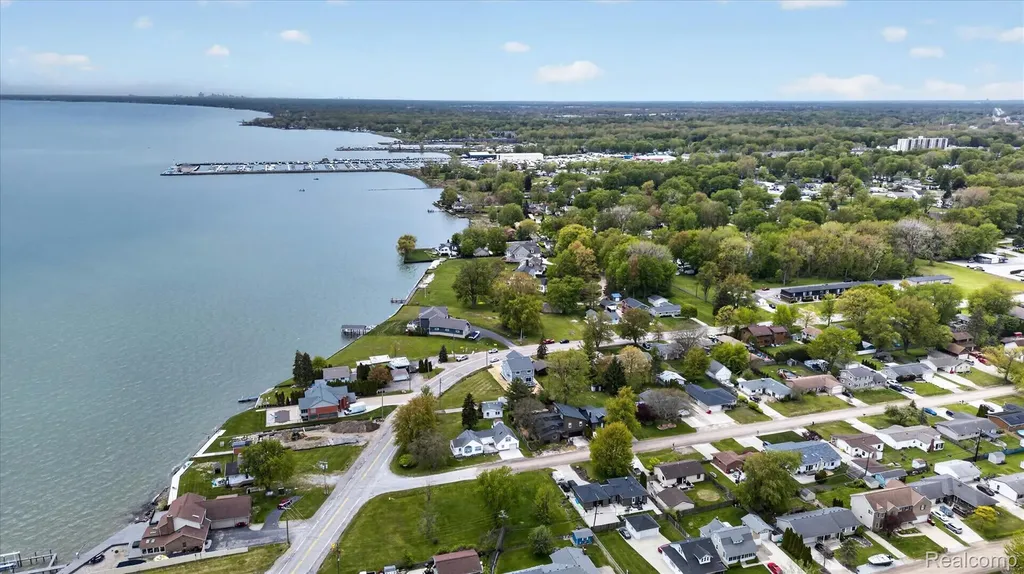 37235 Jefferson Avenue Harrison Charter Township MI 48045