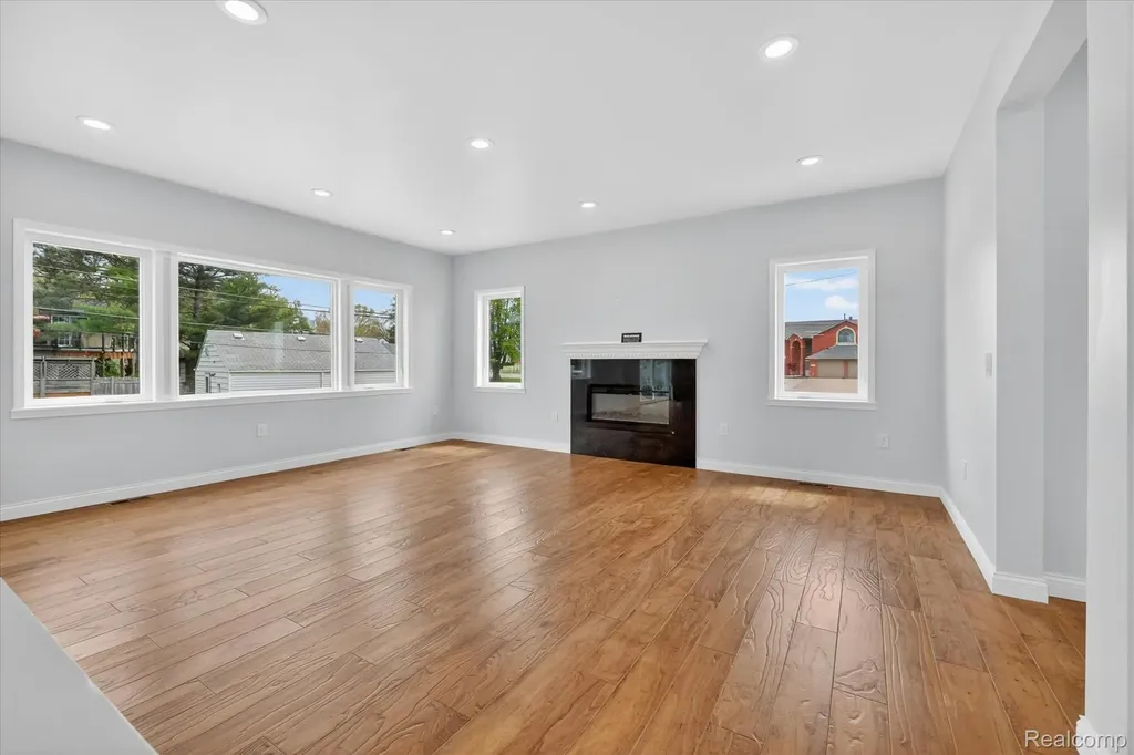 37235 Jefferson Avenue Harrison Charter Township MI 48045