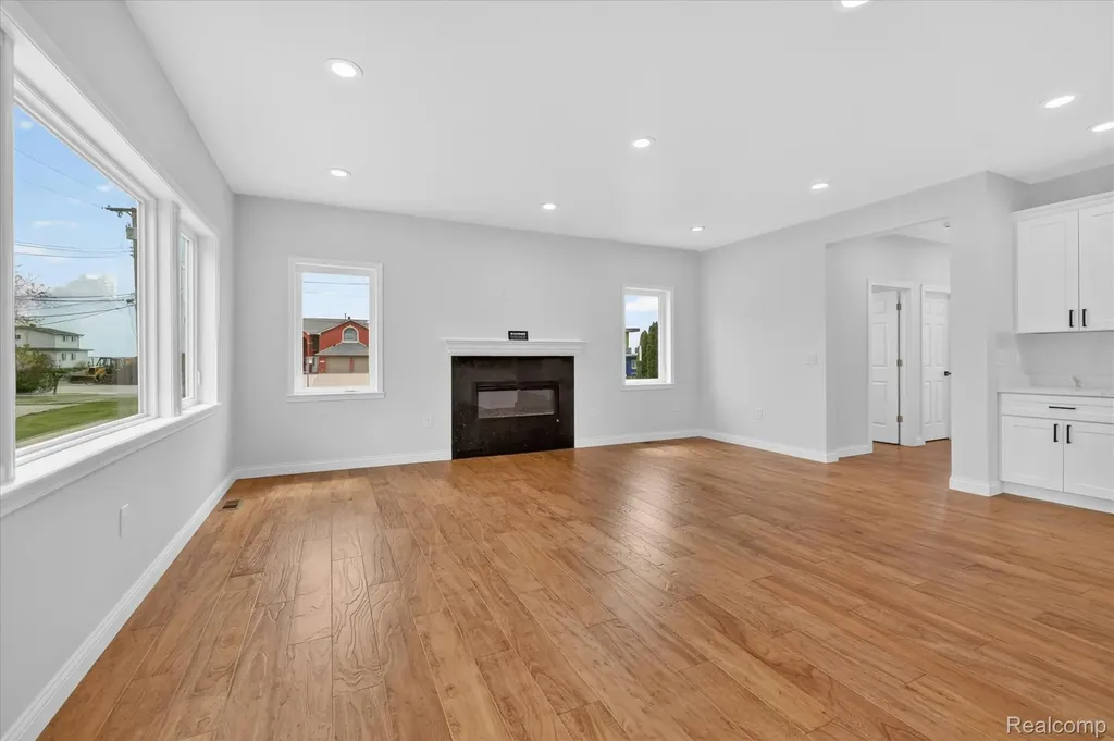37235 Jefferson Avenue Harrison Charter Township MI 48045