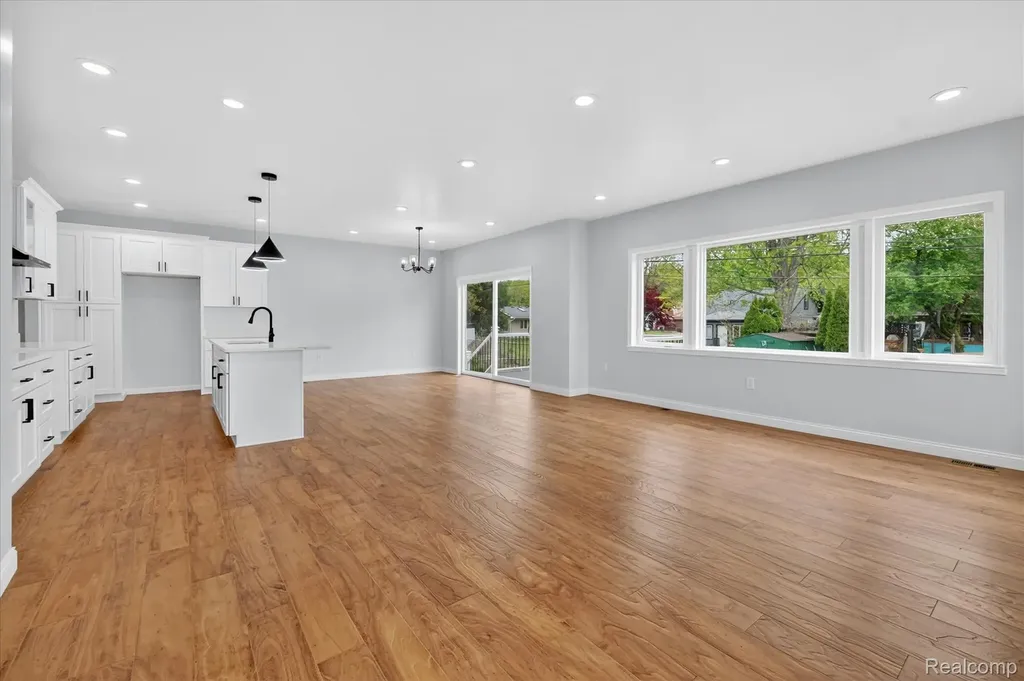 37235 Jefferson Avenue Harrison Charter Township MI 48045
