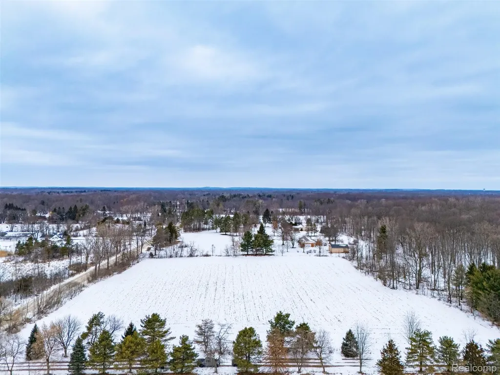 Bre A00 Six Mile Road Salem Township MI 48168