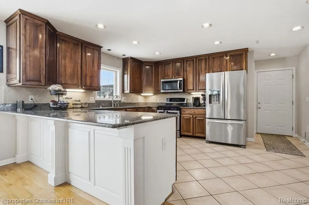 921 Kyle Court White Lake Charter Township MI 48383