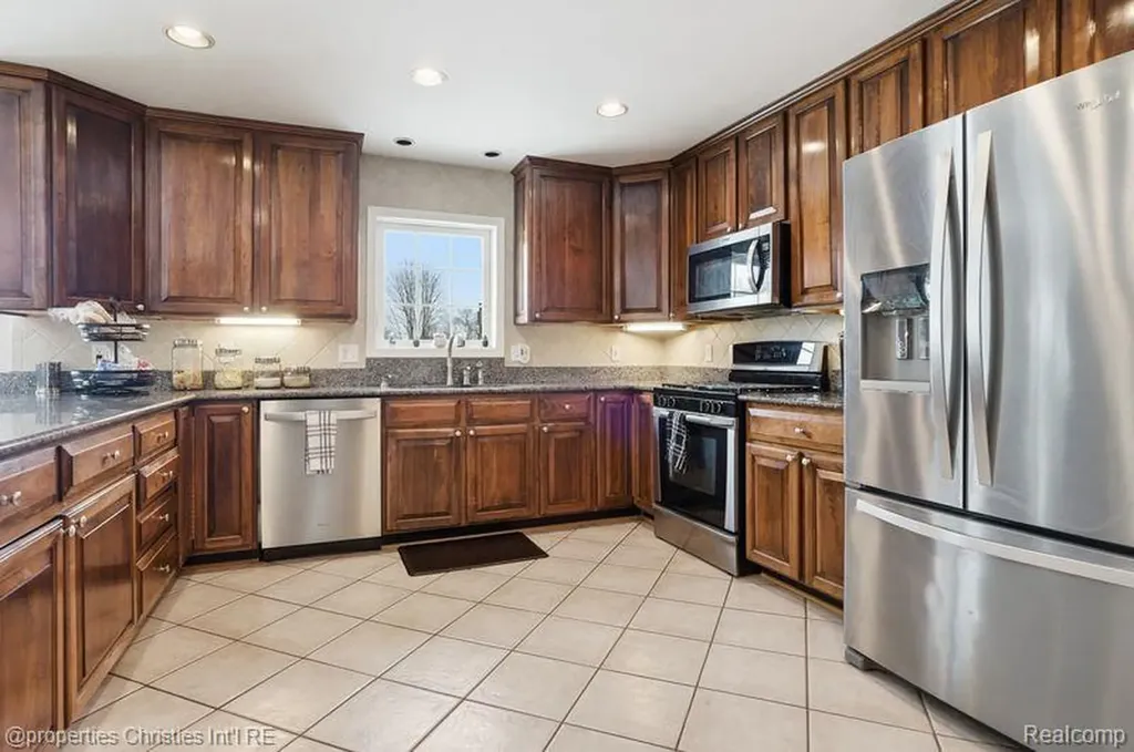 921 Kyle Court White Lake Charter Township MI 48383