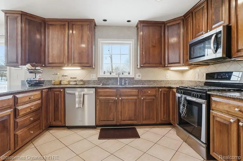 921 Kyle Court White Lake Charter Township MI 48383