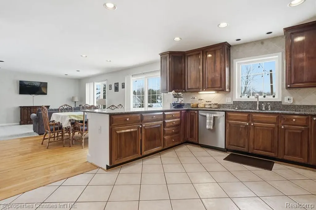 921 Kyle Court White Lake Charter Township MI 48383