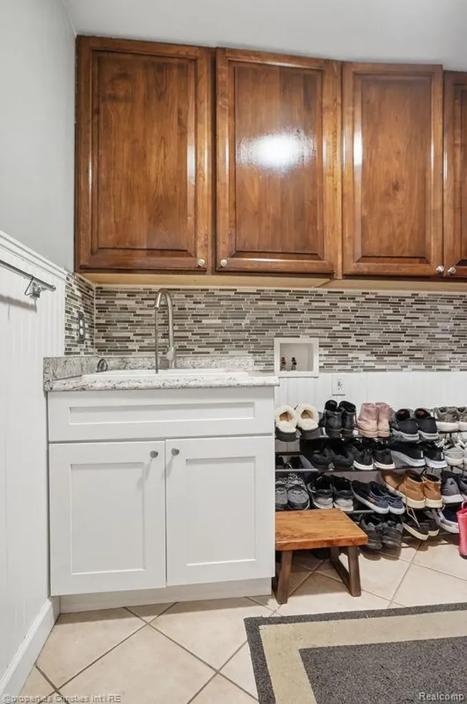 921 Kyle Court White Lake Charter Township MI 48383