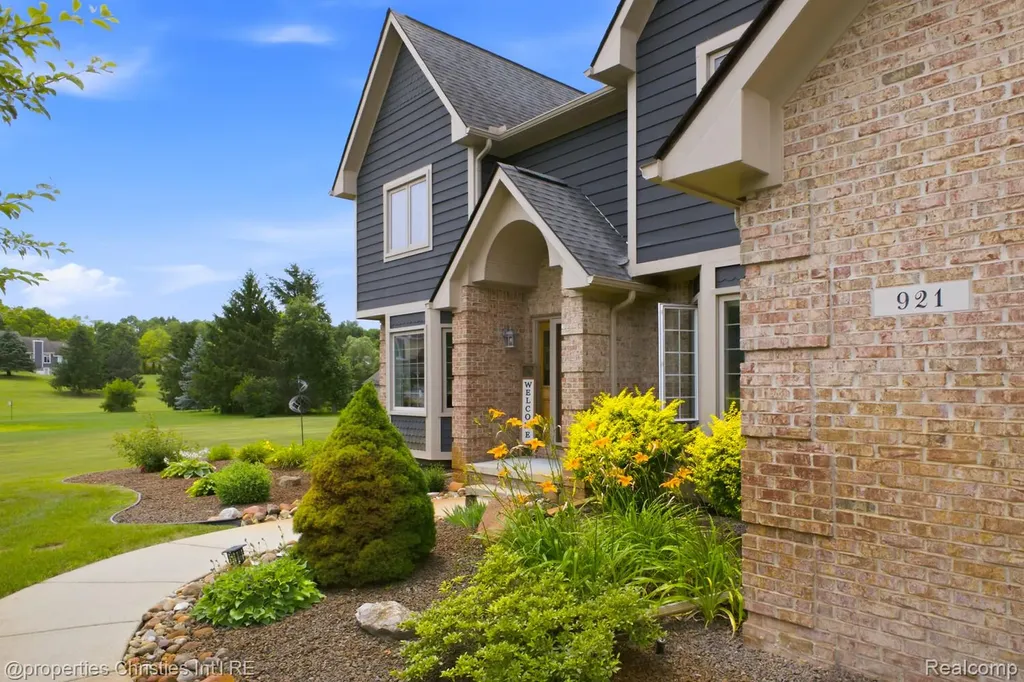 921 Kyle Court White Lake Charter Township MI 48383