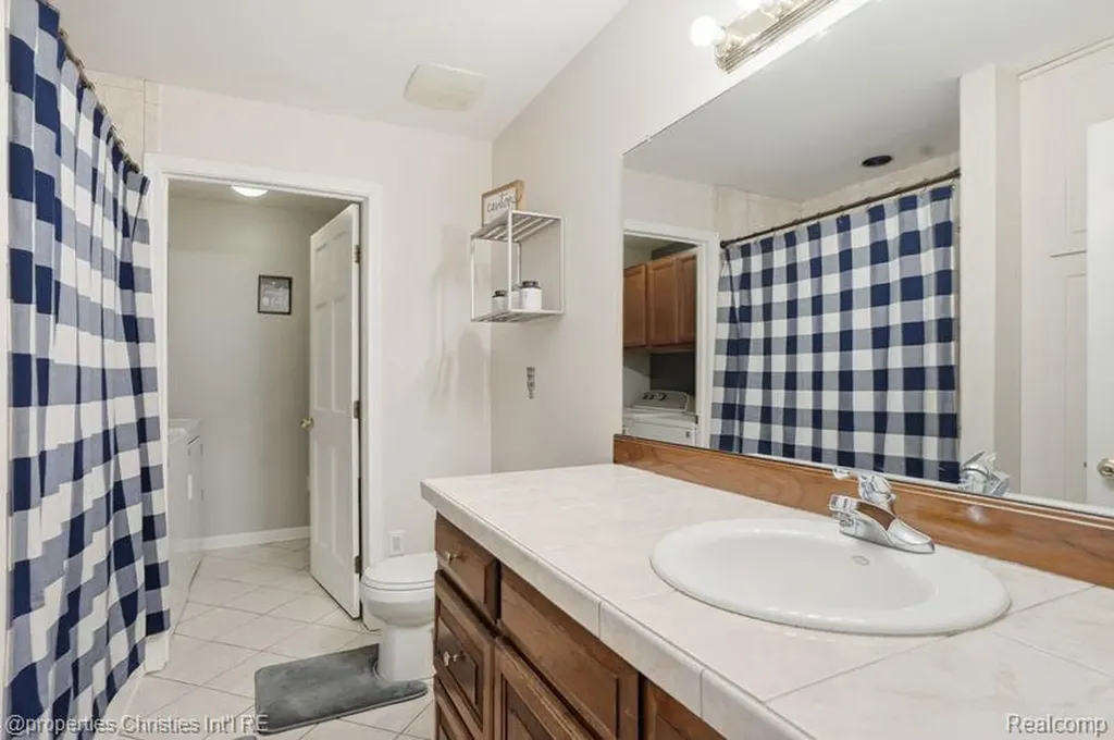 921 Kyle Court White Lake Charter Township MI 48383