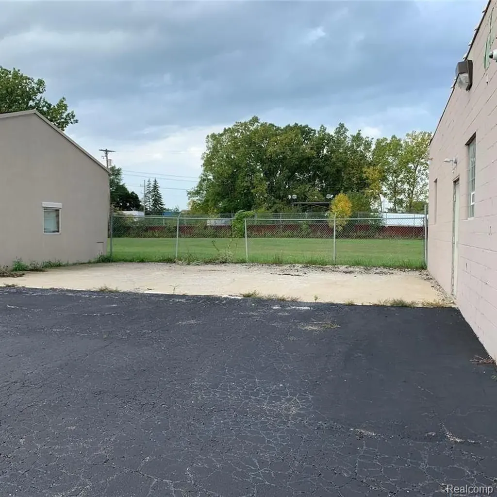 2632 Lippincott Boulevard Flint City MI 48507