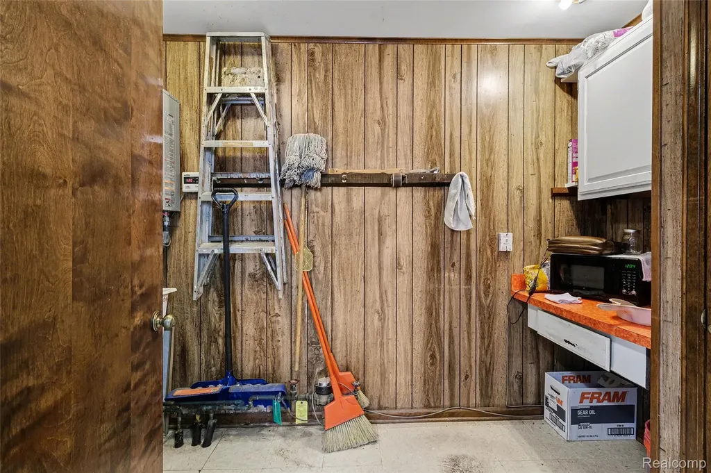 1011 S Graham Road Flint Charter Township MI 48532