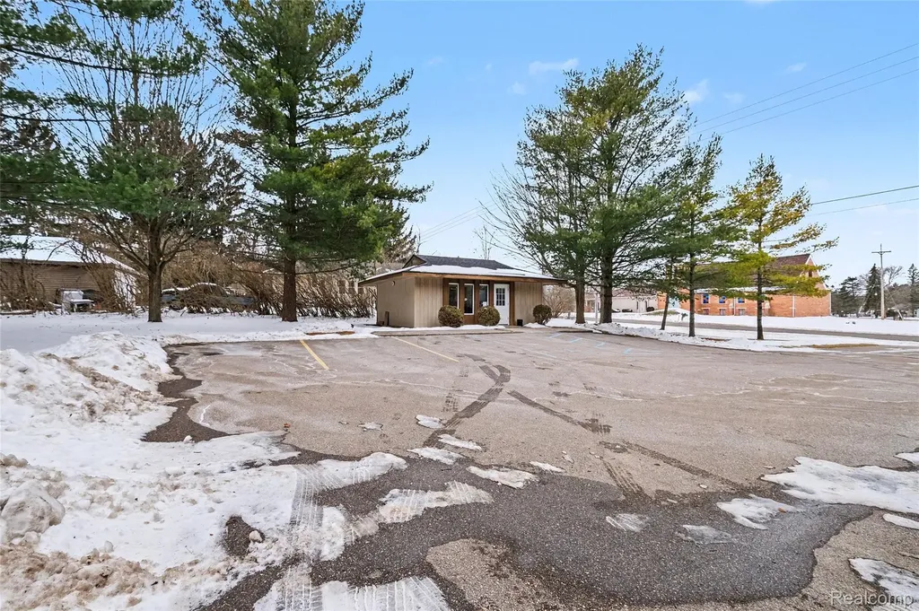 1011 S Graham Road Flint Charter Township MI 48532