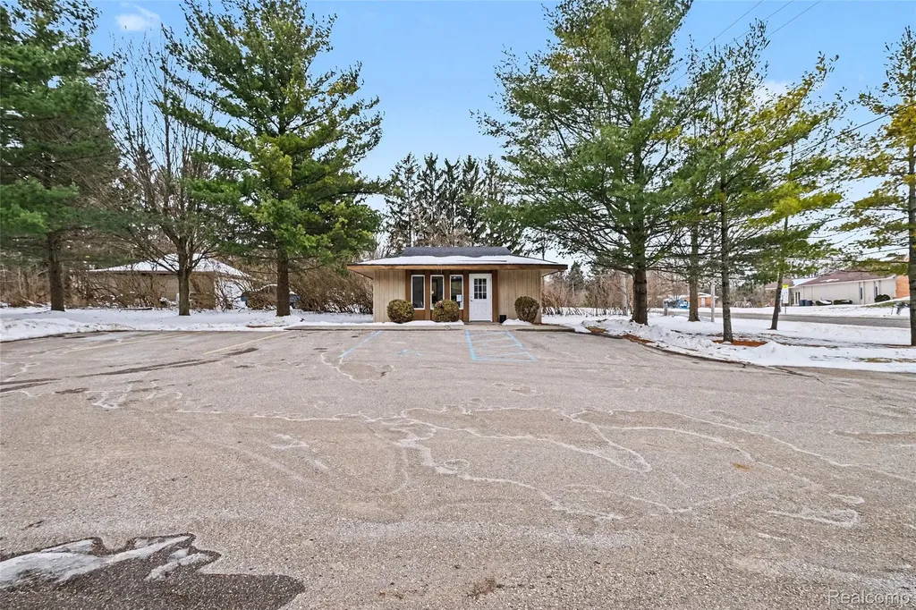 1011 S Graham Road Flint Charter Township MI 48532
