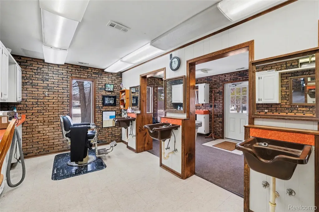 1011 S Graham Road Flint Charter Township MI 48532