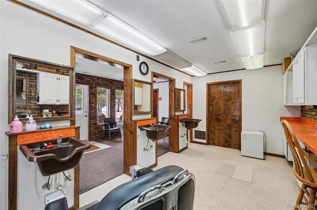 1011 S Graham Road Flint Charter Township MI 48532