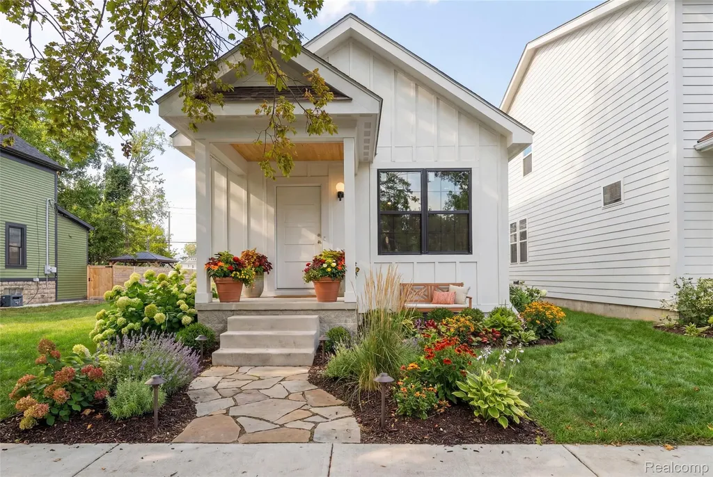 8748 Agnes Street Detroit City MI 48214