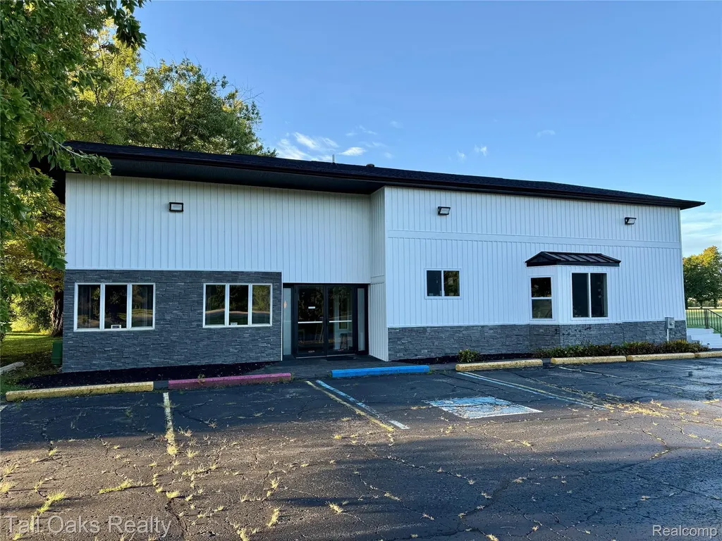 5046 Davison Road Burton City MI 48509