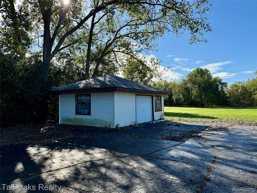 5046 Davison Road Burton City MI 48509