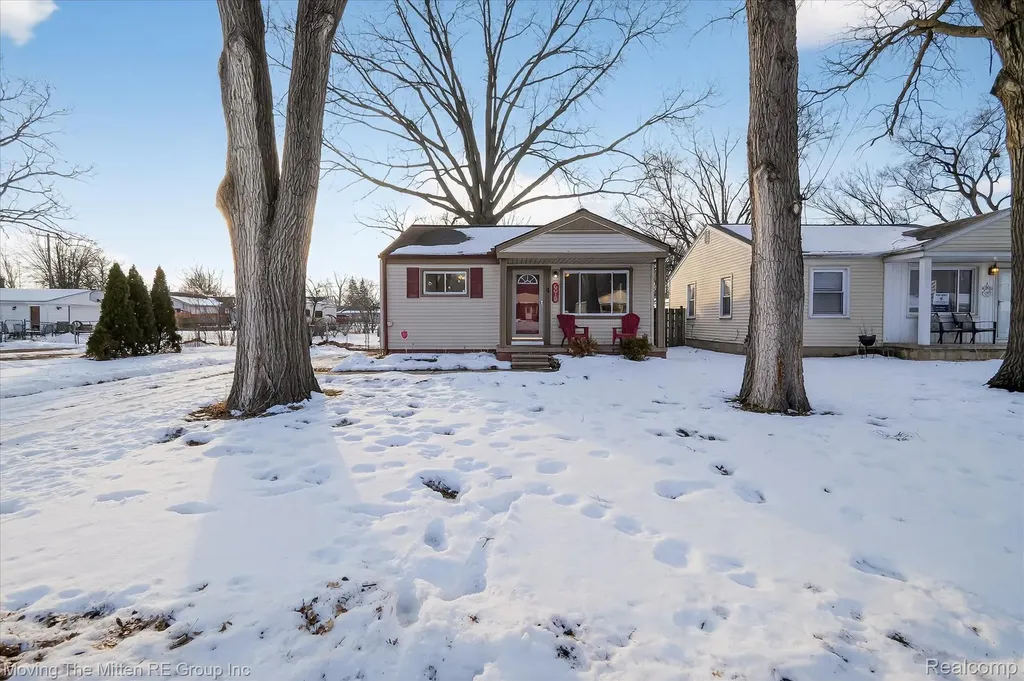 6015 Wilmer Street Westland City MI 48185