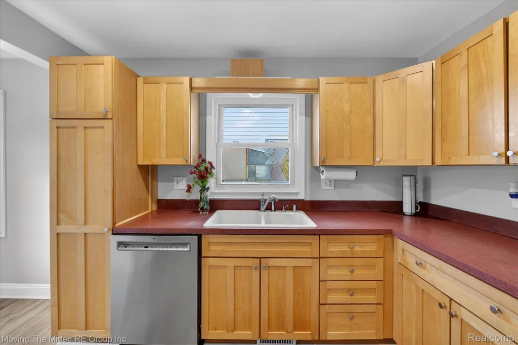6015 Wilmer Street Westland City MI 48185