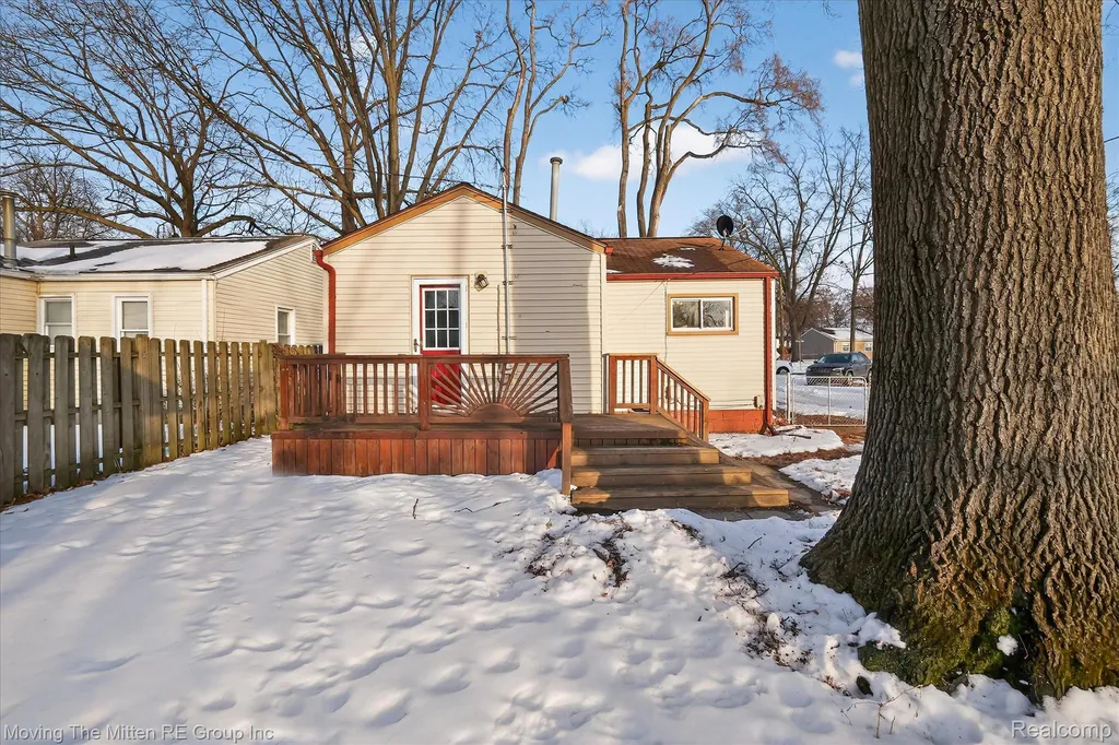 6015 Wilmer Street Westland City MI 48185
