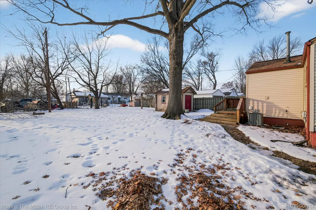 6015 Wilmer Street Westland City MI 48185