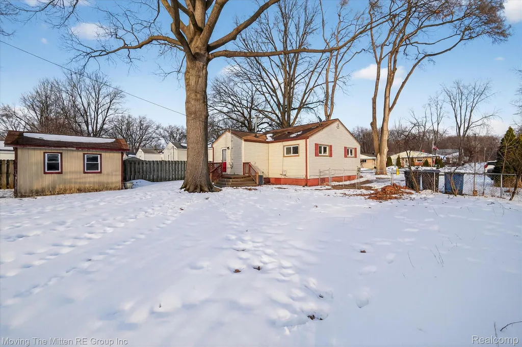 6015 Wilmer Street Westland City MI 48185