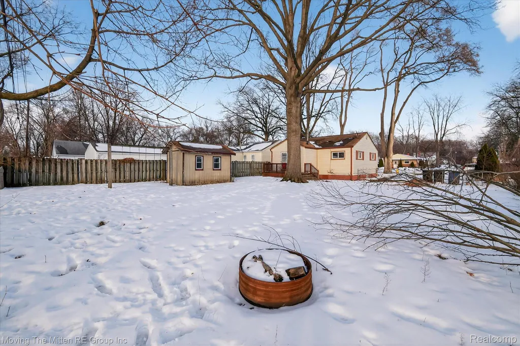 6015 Wilmer Street Westland City MI 48185