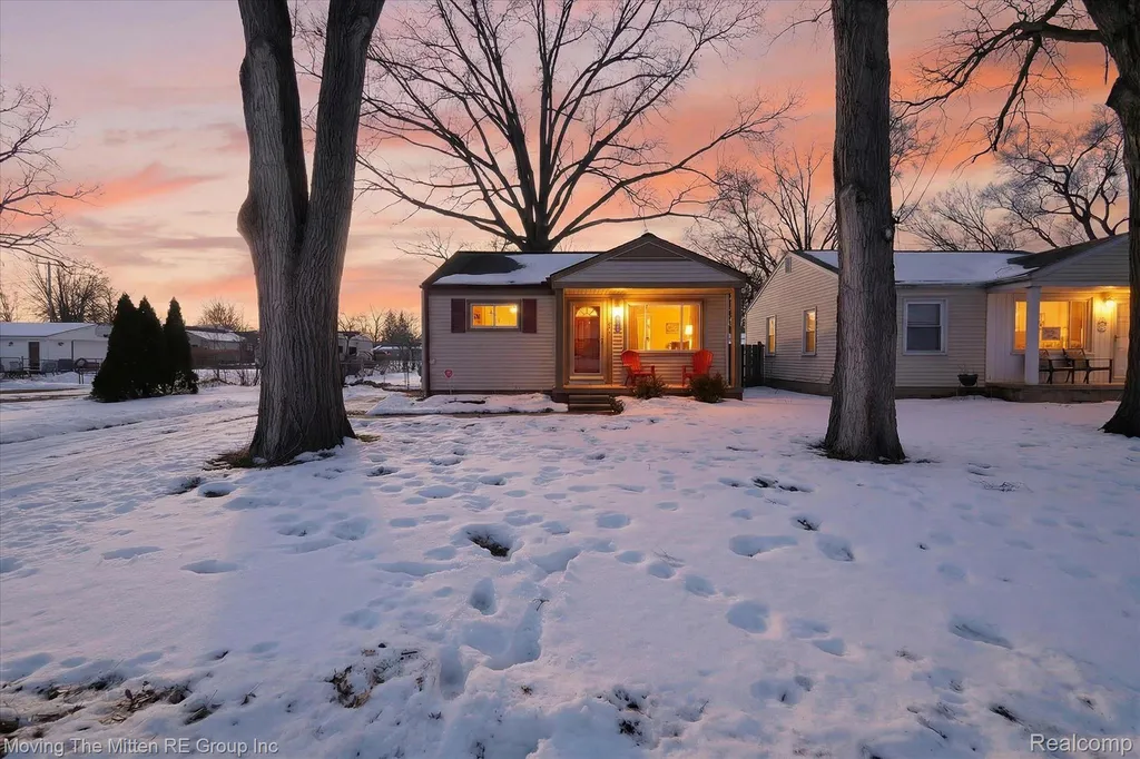 6015 Wilmer Street Westland City MI 48185