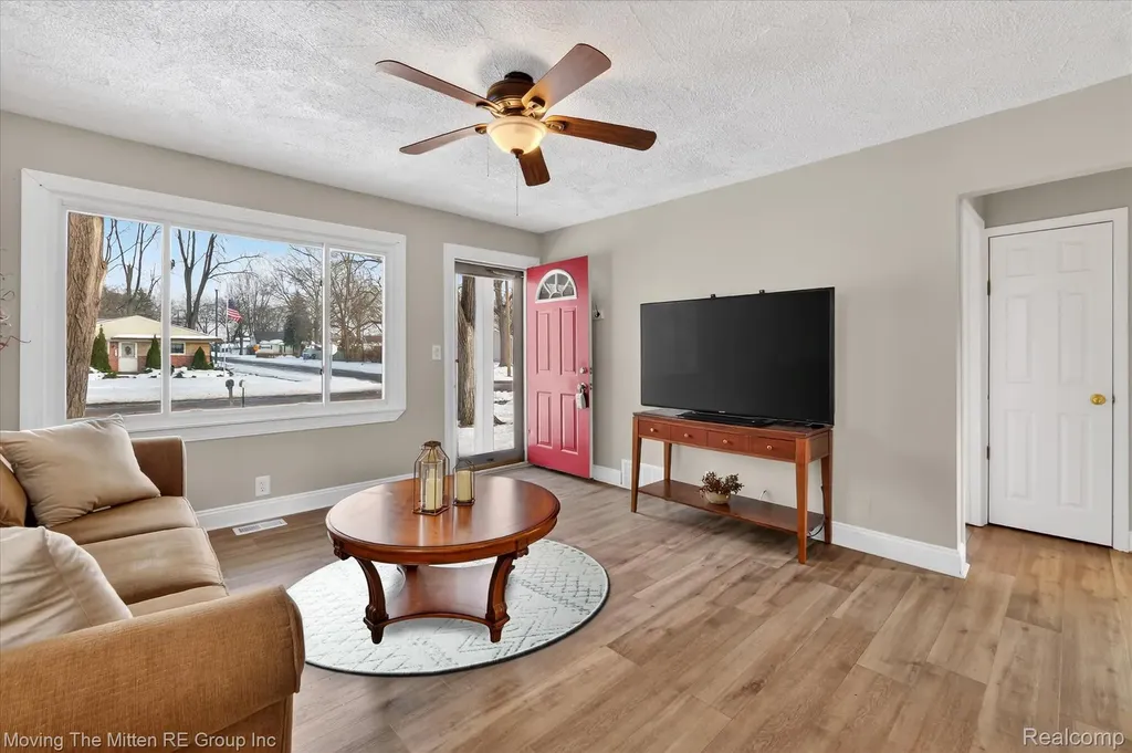 6015 Wilmer Street Westland City MI 48185