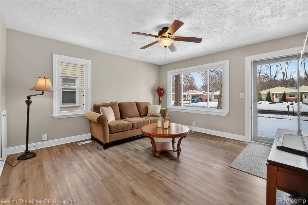 6015 Wilmer Street Westland City MI 48185