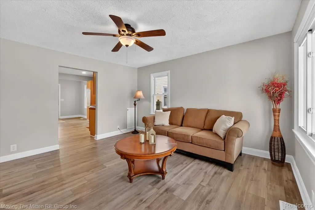 6015 Wilmer Street Westland City MI 48185