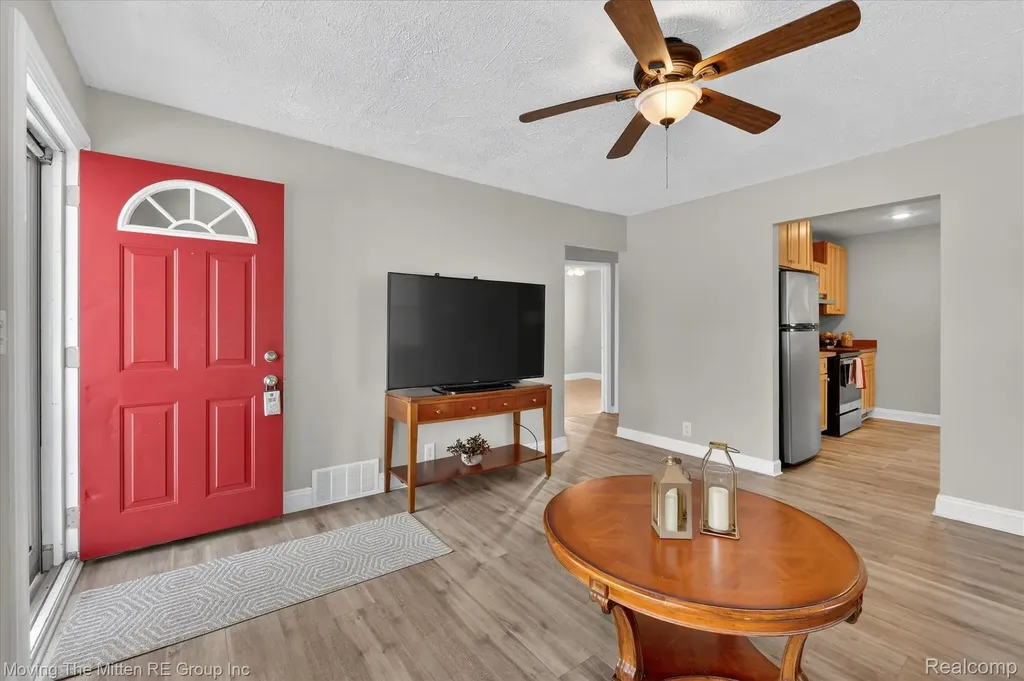 6015 Wilmer Street Westland City MI 48185