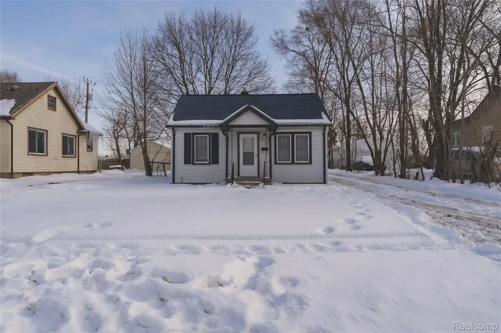 804 Emerson Avenue Pontiac City MI 48340